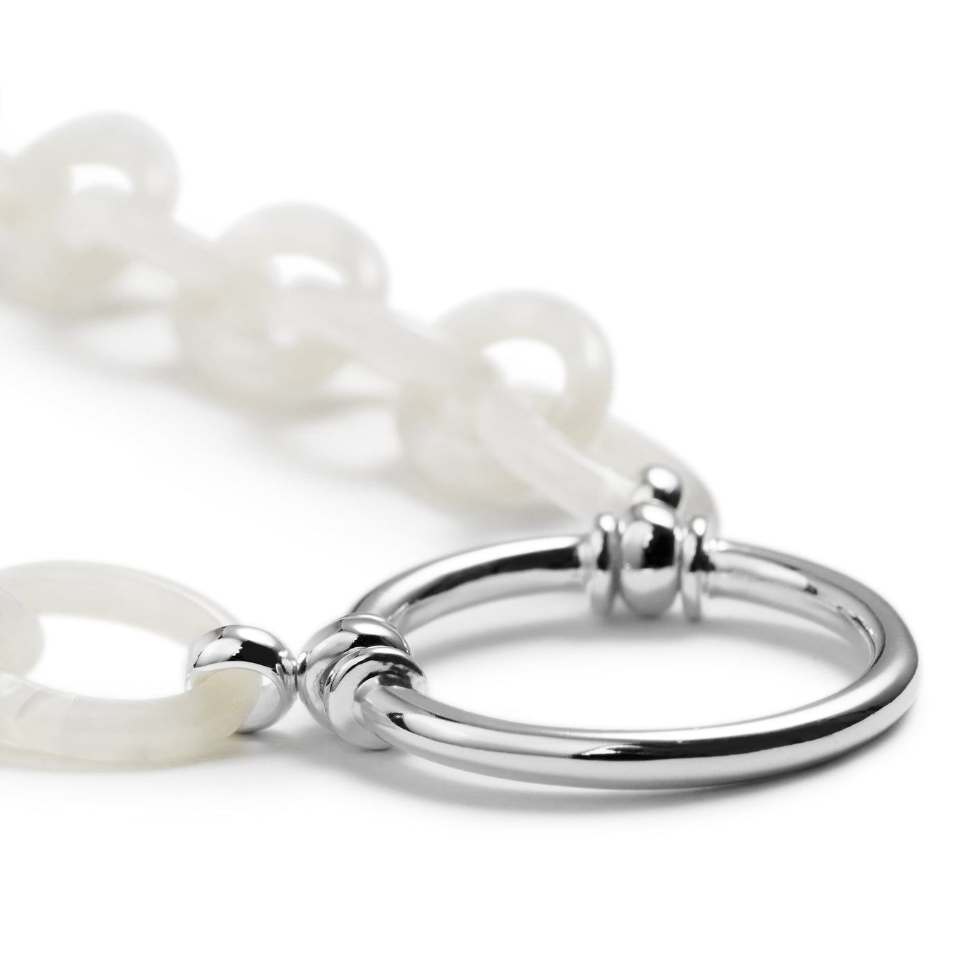 Small Acetate Link in Pearl